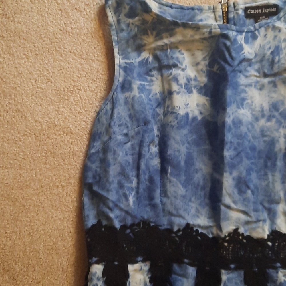 Dress‎ - Picture 2 of 4